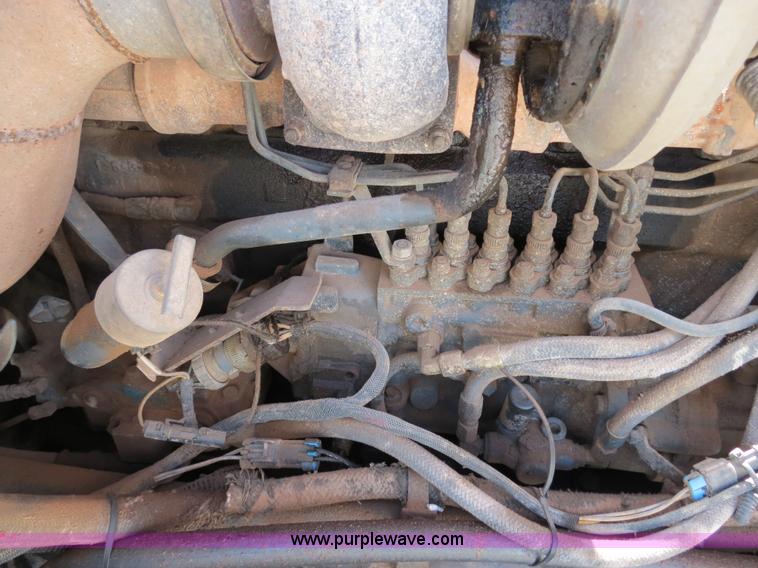 image for item B2453 1995 Mack CH613 semi truck