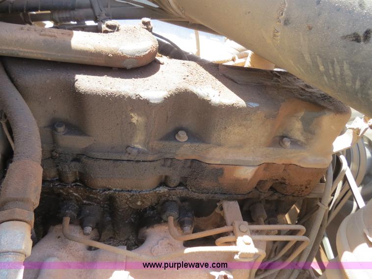 image for item B2453 1995 Mack CH613 semi truck