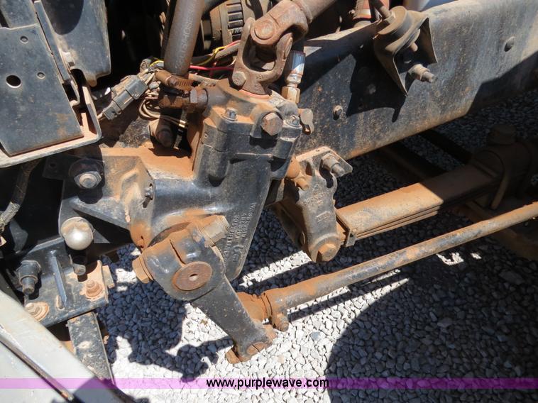 image for item B2453 1995 Mack CH613 semi truck
