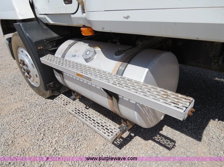 image for item B2453 1995 Mack CH613 semi truck