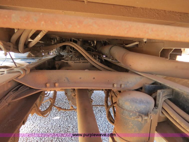 image for item B2453 1995 Mack CH613 semi truck