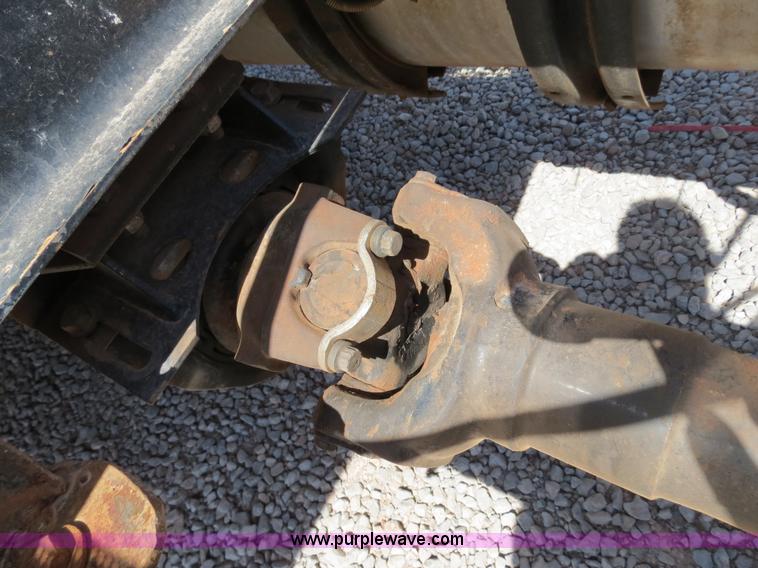 image for item B2453 1995 Mack CH613 semi truck