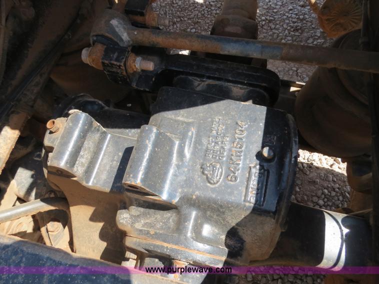 image for item B2453 1995 Mack CH613 semi truck