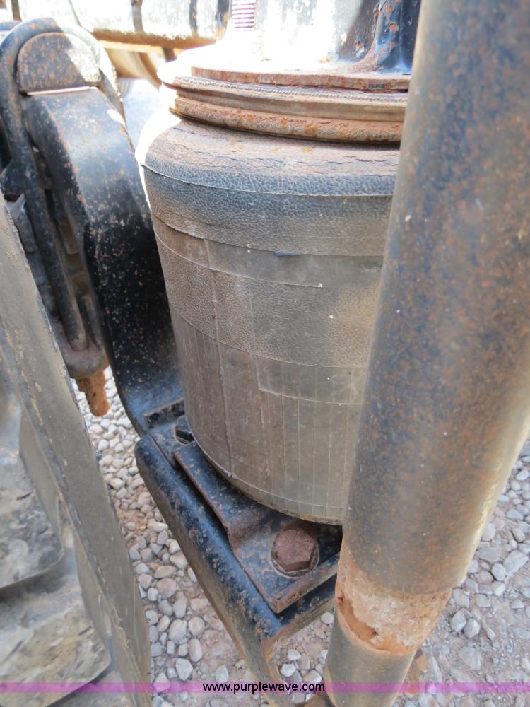image for item B2453 1995 Mack CH613 semi truck