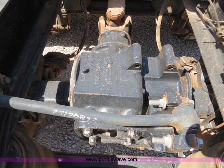 image for item B2453 1995 Mack CH613 semi truck