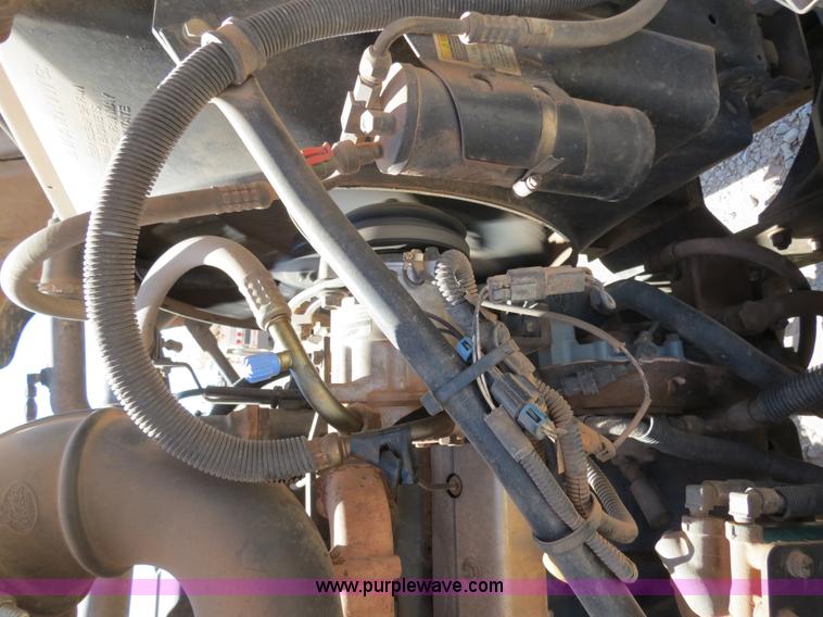 image for item B2453 1995 Mack CH613 semi truck
