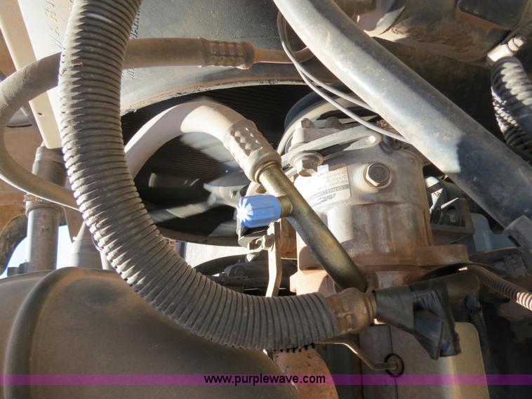 image for item B2453 1995 Mack CH613 semi truck