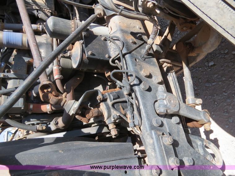 image for item B2453 1995 Mack CH613 semi truck
