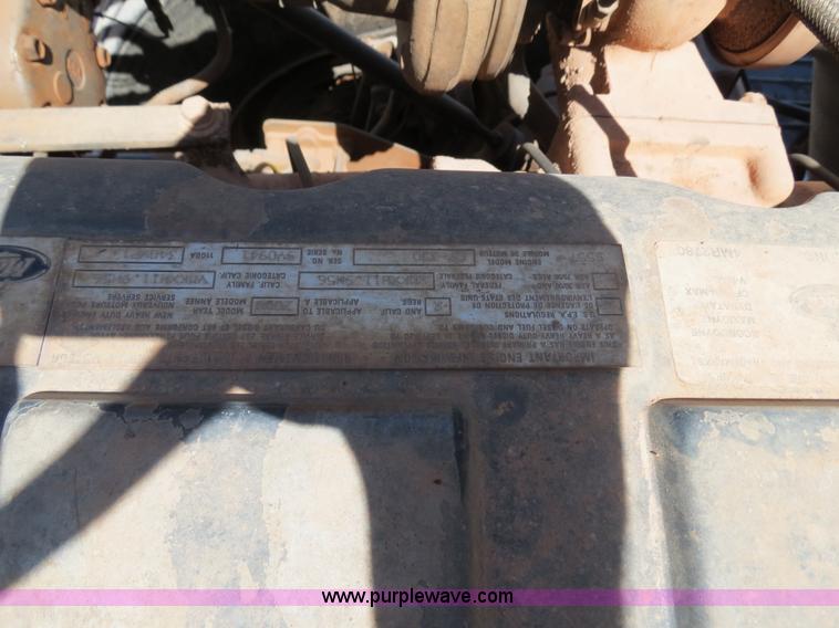 image for item B2453 1995 Mack CH613 semi truck