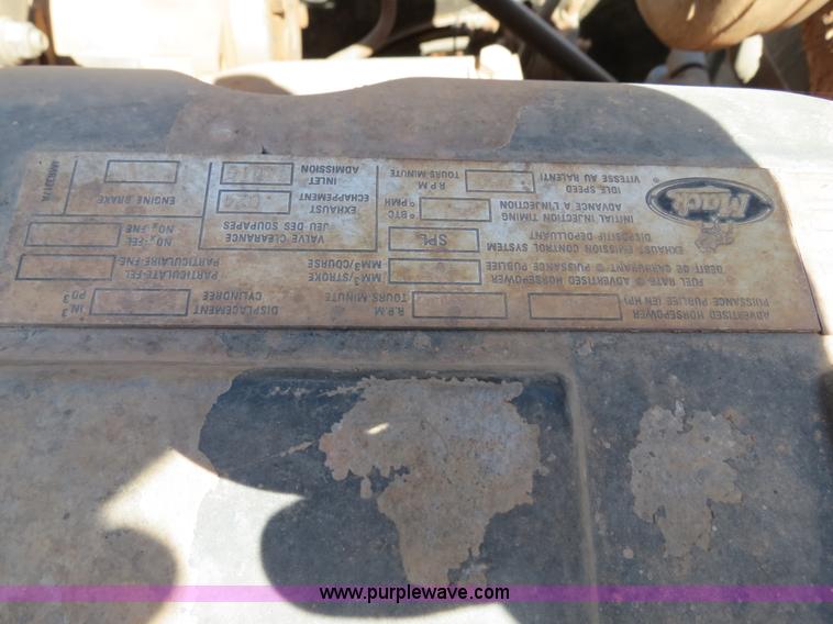 image for item B2453 1995 Mack CH613 semi truck
