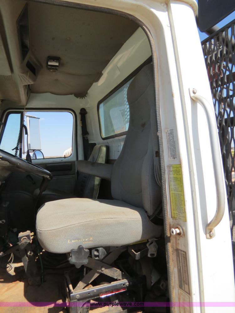 image for item B2457 1997 International 4700 winch truck