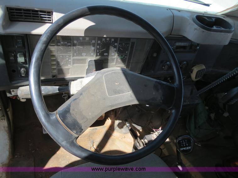 image for item B2457 1997 International 4700 winch truck