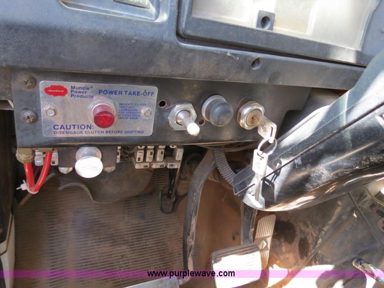 image for item B2457 1997 International 4700 winch truck