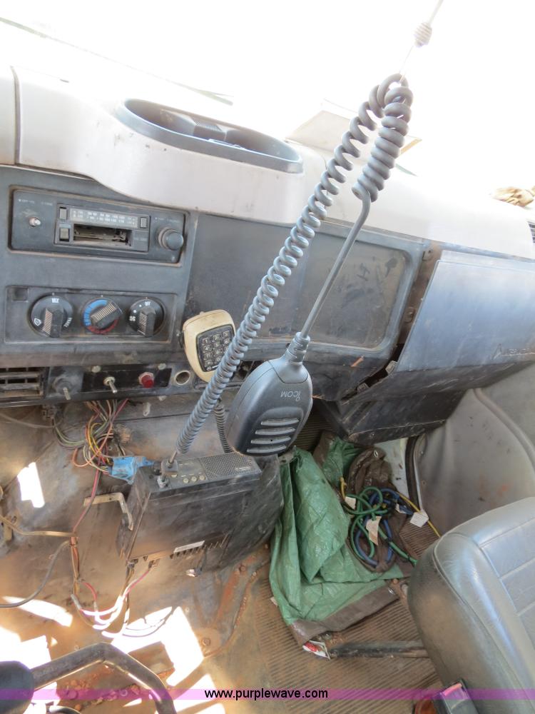 image for item B2457 1997 International 4700 winch truck