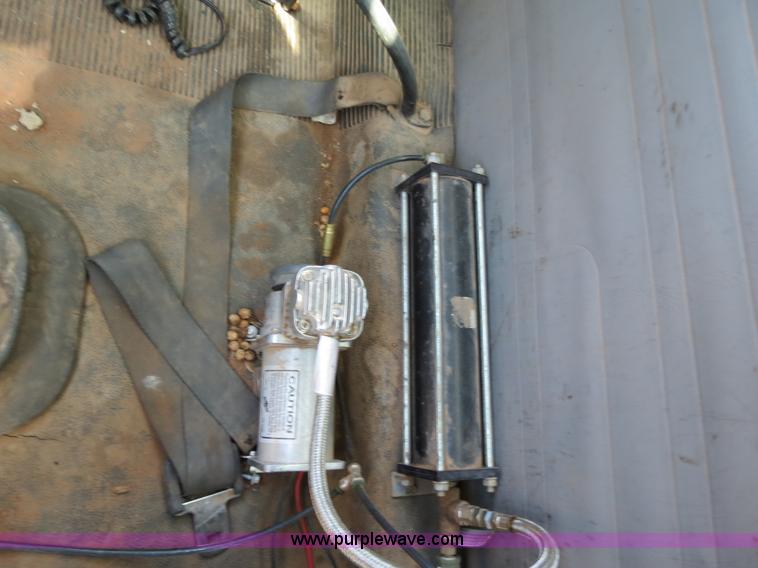 image for item B2457 1997 International 4700 winch truck