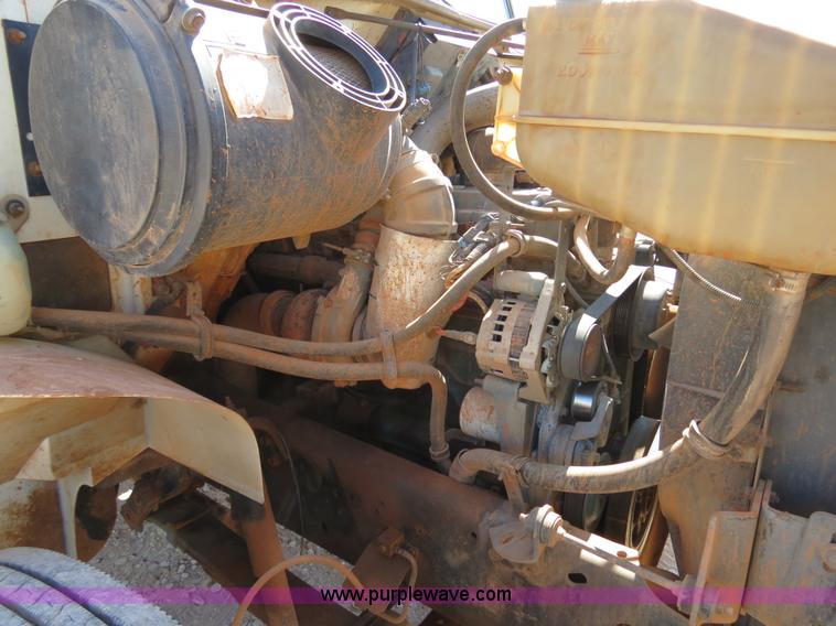image for item B2457 1997 International 4700 winch truck