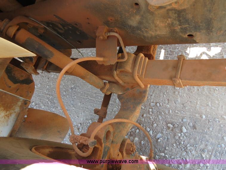 image for item B2457 1997 International 4700 winch truck