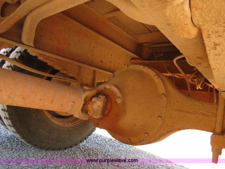 image for item B2457 1997 International 4700 winch truck