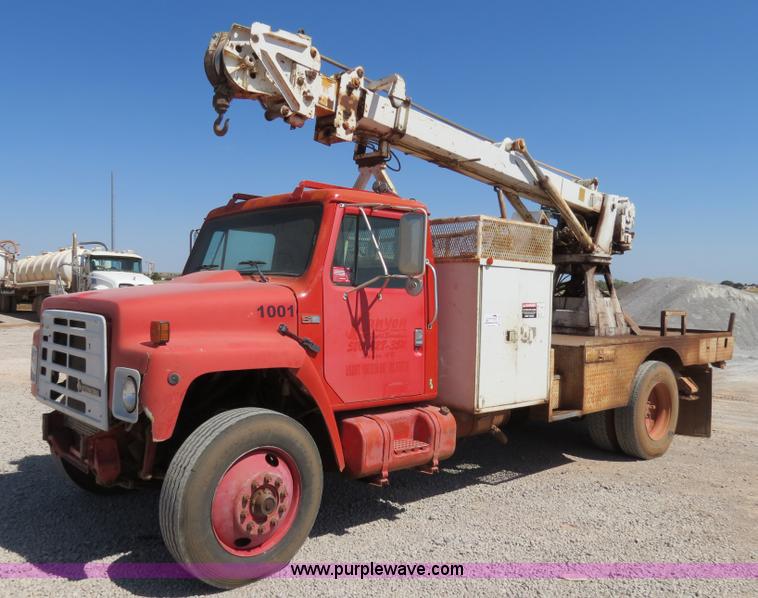 image for item B2459 1987 International 1955 crane truck