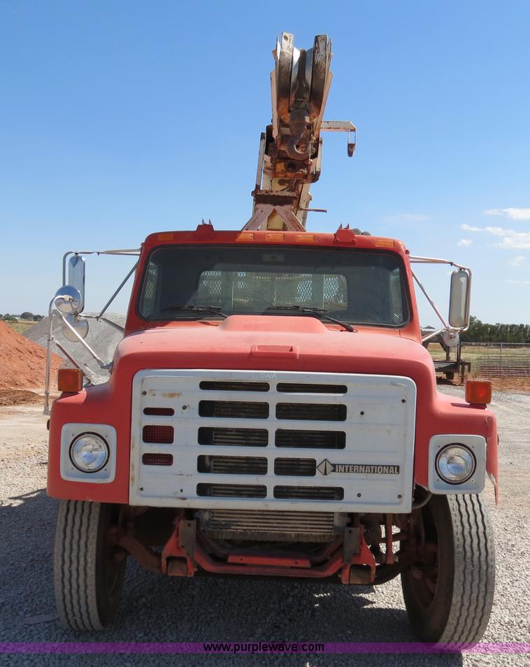image for item B2459 1987 International 1955 crane truck