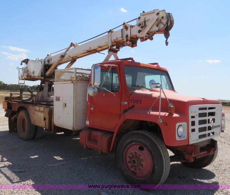 image for item B2459 1987 International 1955 crane truck