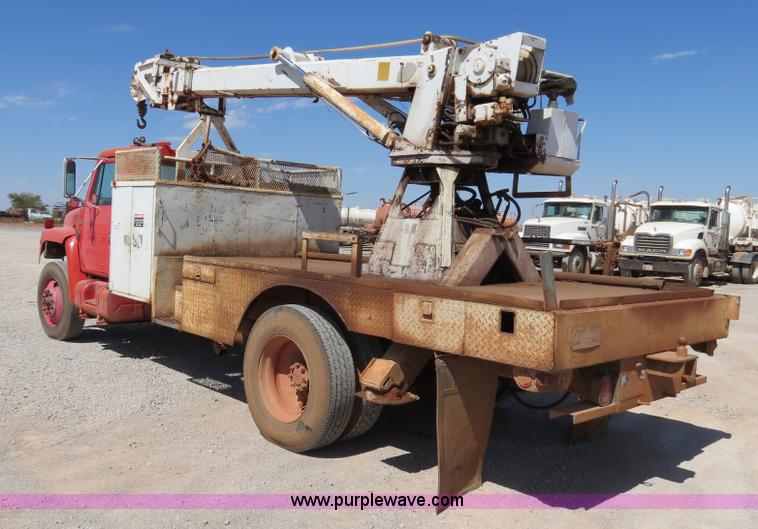 image for item B2459 1987 International 1955 crane truck