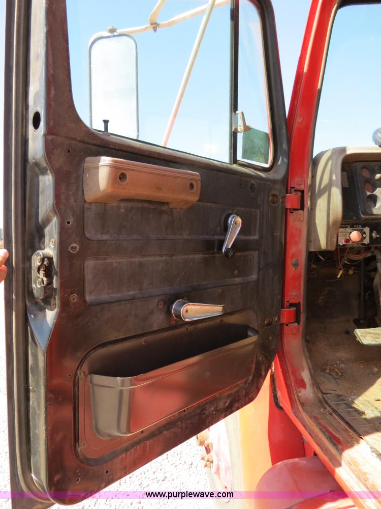 image for item B2459 1987 International 1955 crane truck
