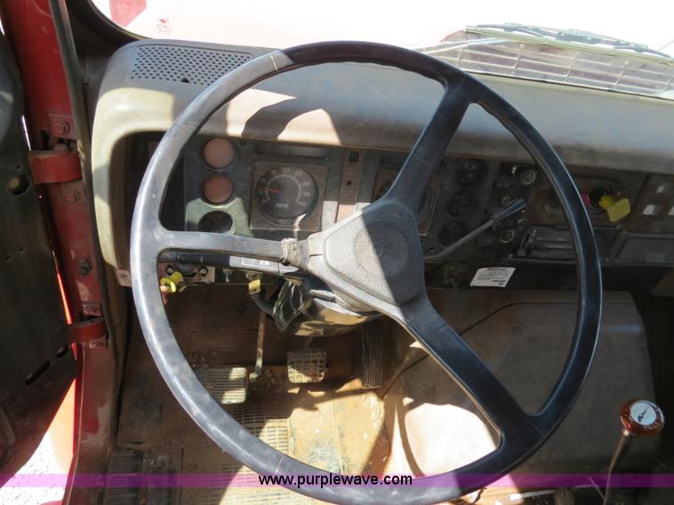 image for item B2459 1987 International 1955 crane truck
