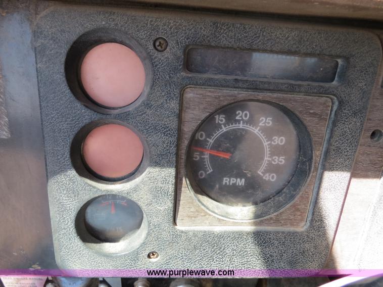 image for item B2459 1987 International 1955 crane truck