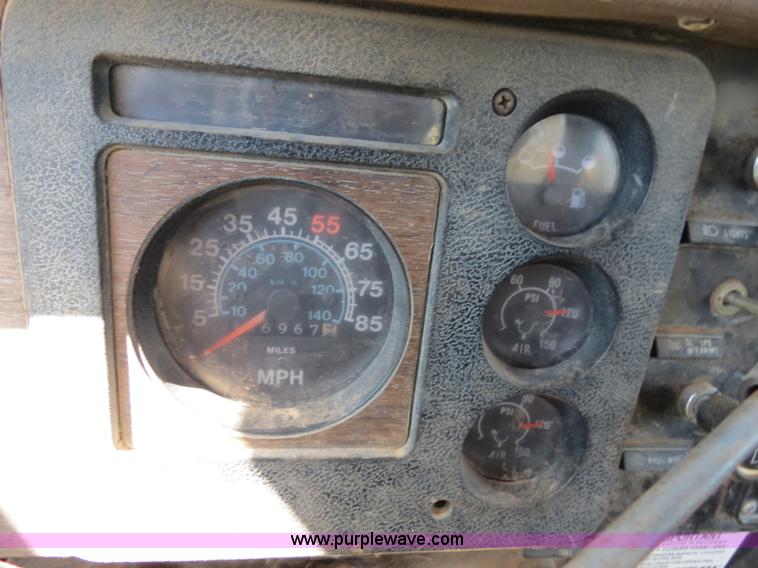 image for item B2459 1987 International 1955 crane truck