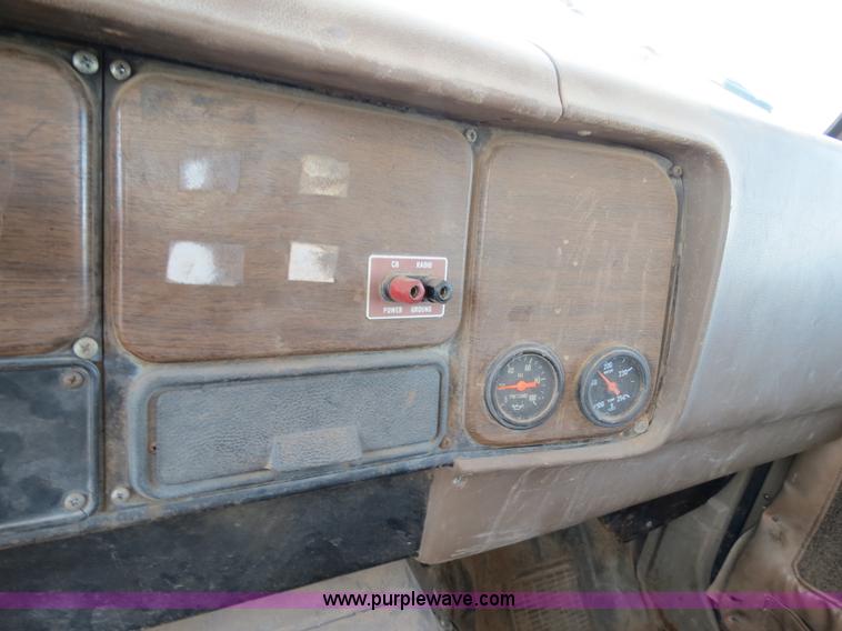 image for item B2459 1987 International 1955 crane truck