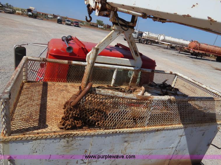 image for item B2459 1987 International 1955 crane truck