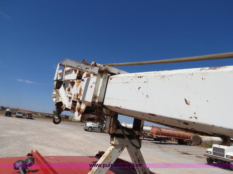 image for item B2459 1987 International 1955 crane truck