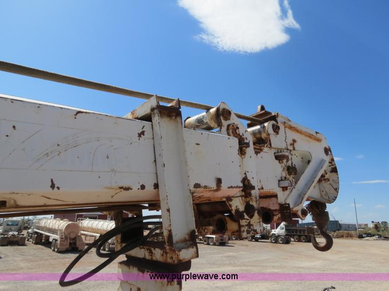 image for item B2459 1987 International 1955 crane truck