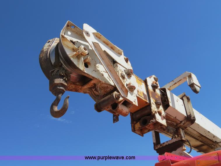 image for item B2459 1987 International 1955 crane truck