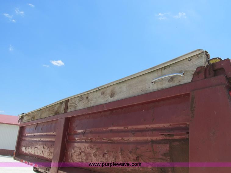 image for item B2790 1994 Clement 26' dump trailer
