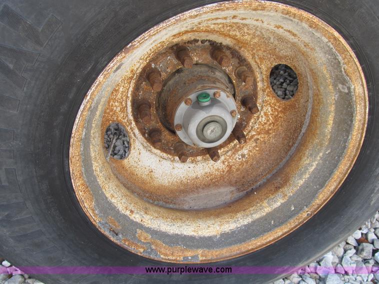 image for item B2790 1994 Clement 26' dump trailer