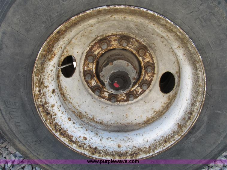 image for item B2790 1994 Clement 26' dump trailer