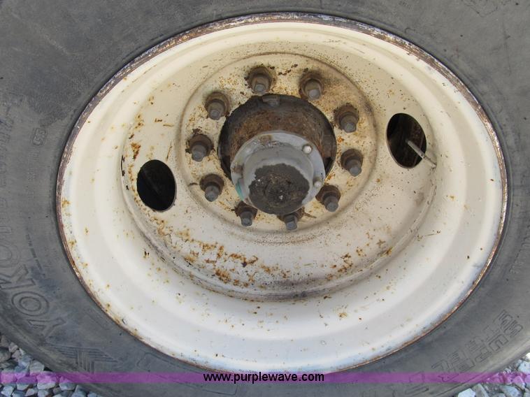 image for item B2790 1994 Clement 26' dump trailer