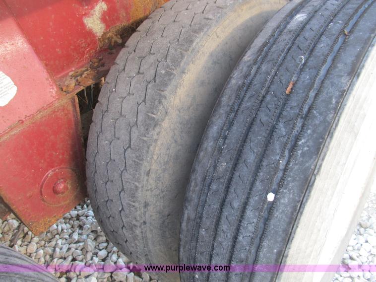 image for item B2790 1994 Clement 26' dump trailer