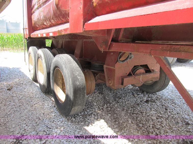 image for item B2790 1994 Clement 26' dump trailer