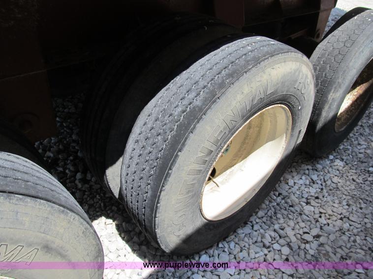 image for item B2790 1994 Clement 26' dump trailer