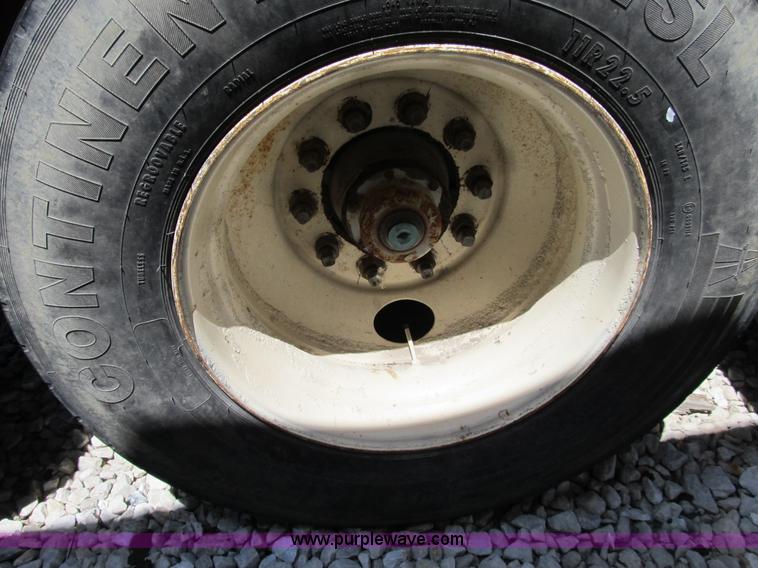 image for item B2790 1994 Clement 26' dump trailer