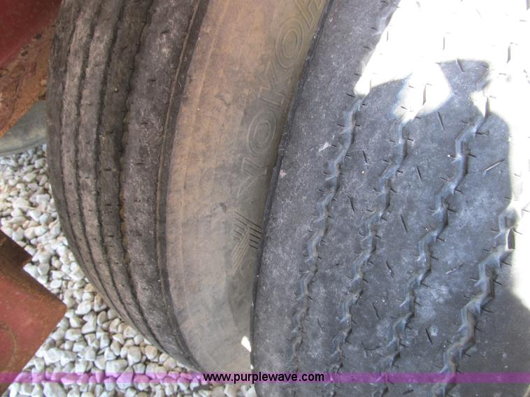 image for item B2790 1994 Clement 26' dump trailer