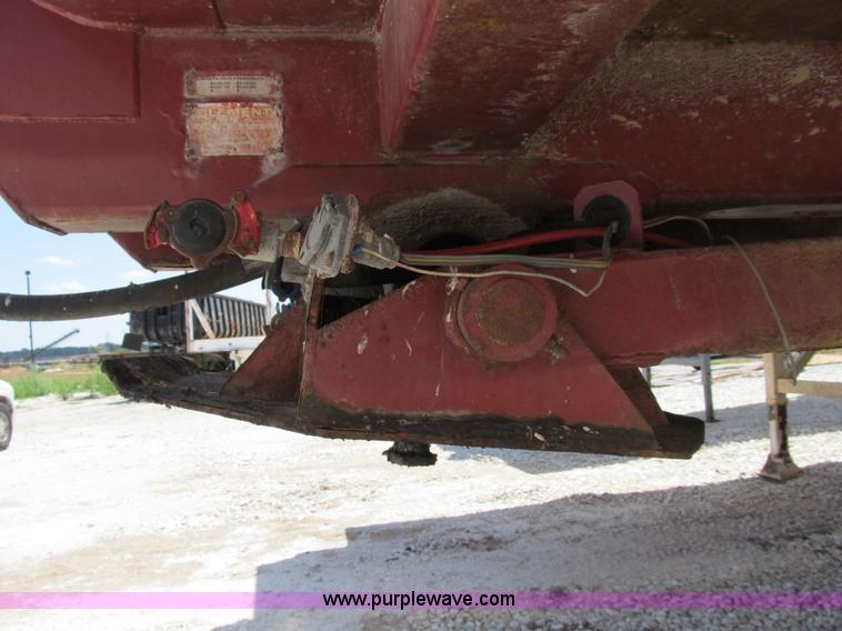 image for item B2790 1994 Clement 26' dump trailer