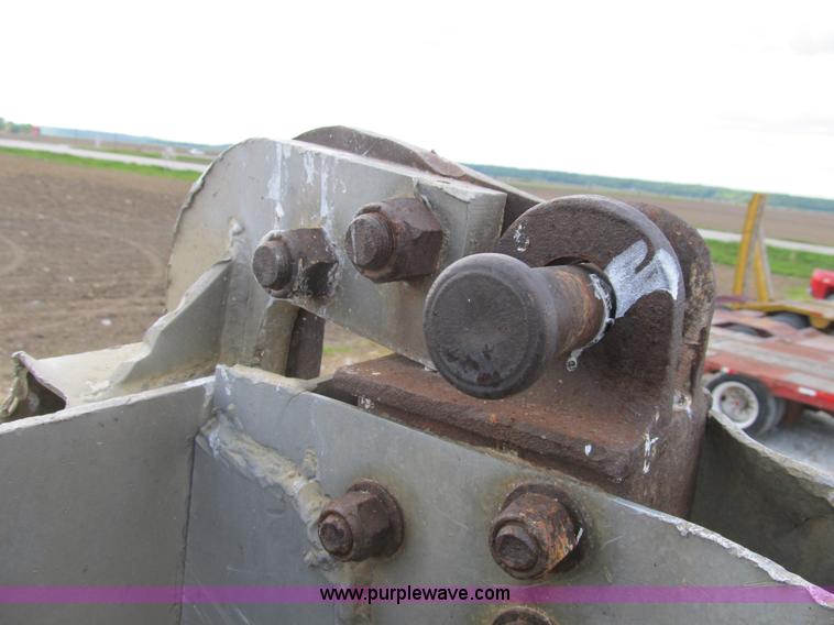 image for item B2792 1972 Heil 22' dump trailer