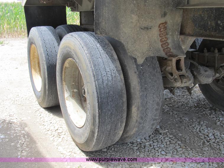 image for item B2792 1972 Heil 22' dump trailer