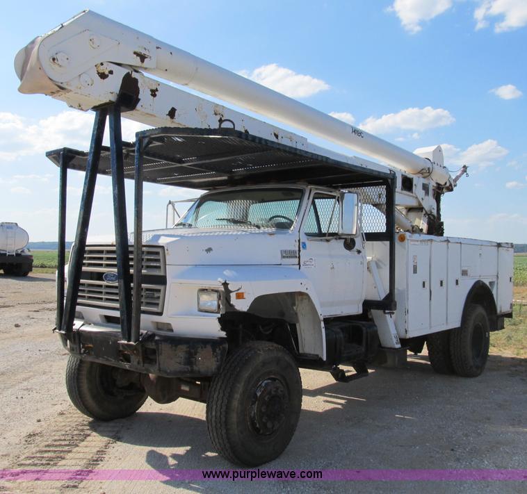 image for item B2796 1989 Ford F800 bucket truck