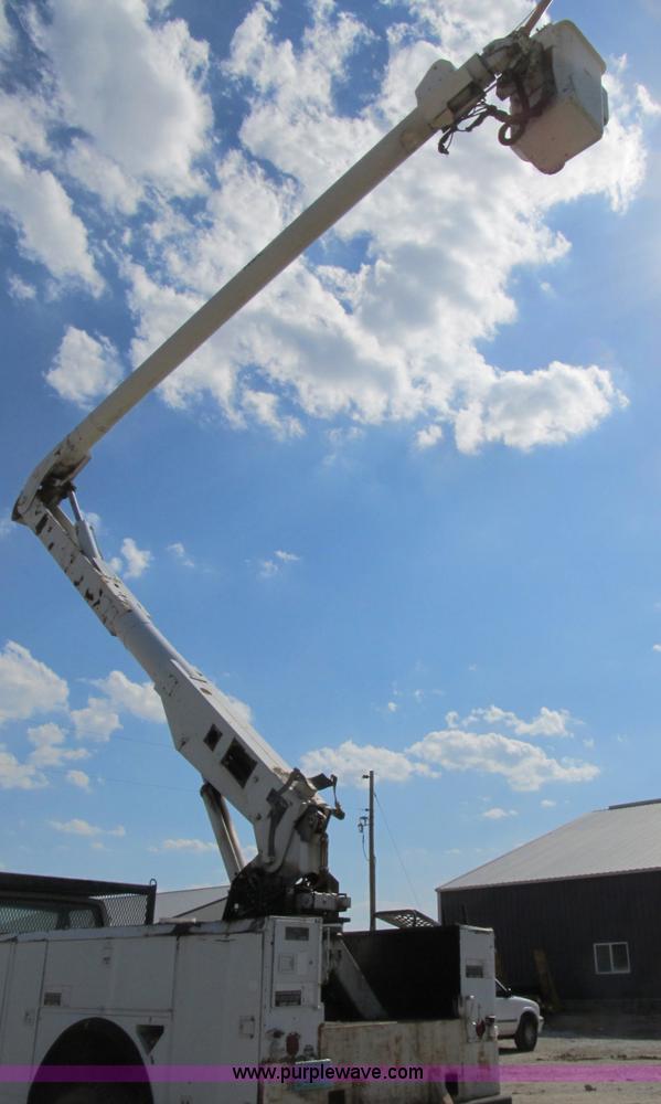 image for item B2796 1989 Ford F800 bucket truck