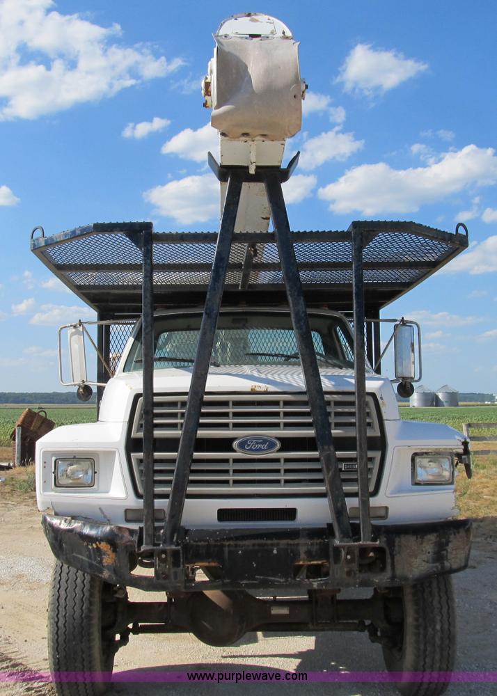 image for item B2796 1989 Ford F800 bucket truck